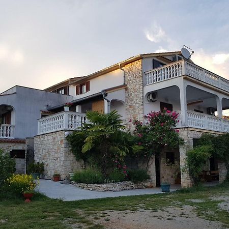 Nada And Family Apartment Rovinjsko Selo Luaran gambar