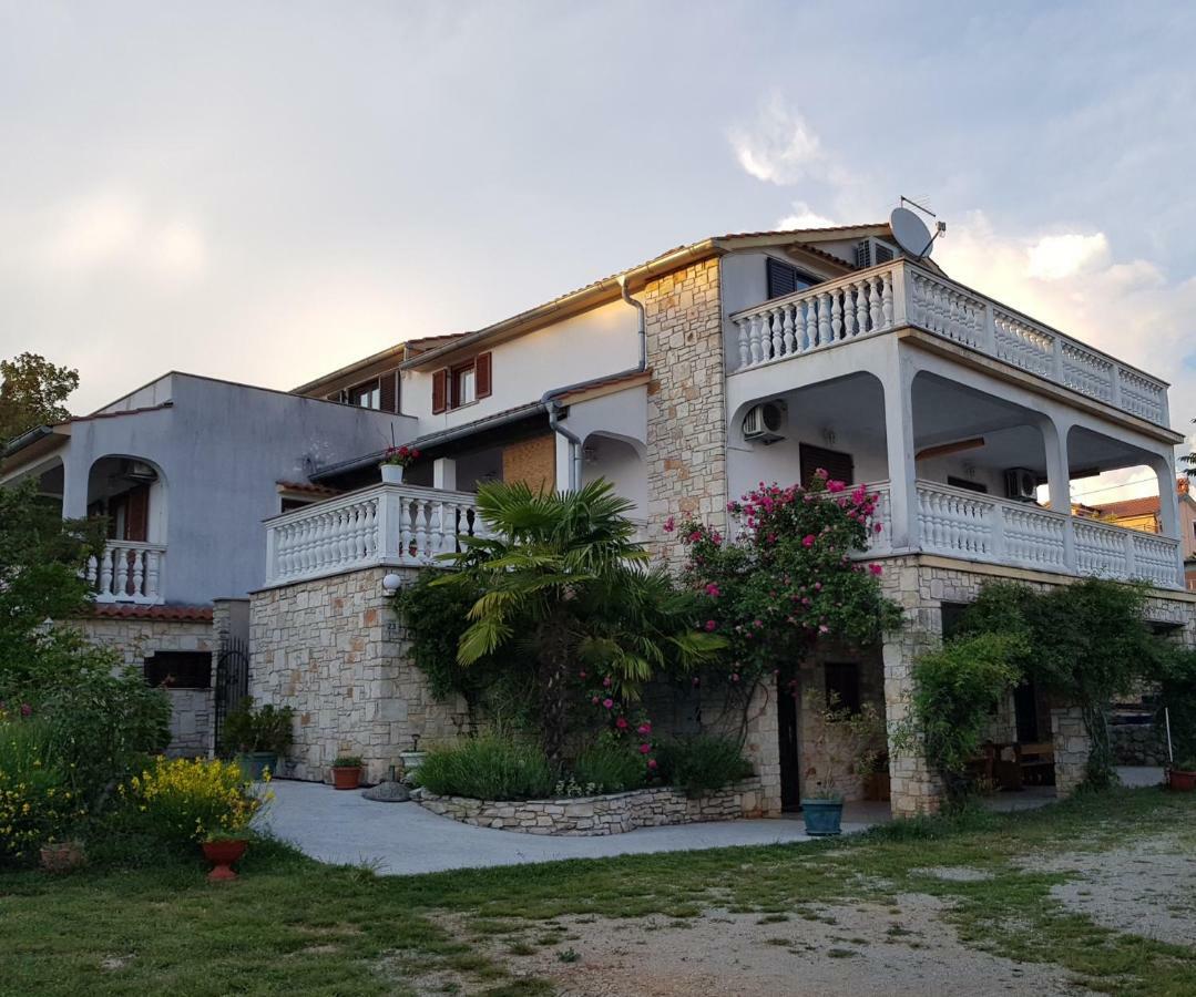 Nada And Family Apartment Rovinjsko Selo Luaran gambar